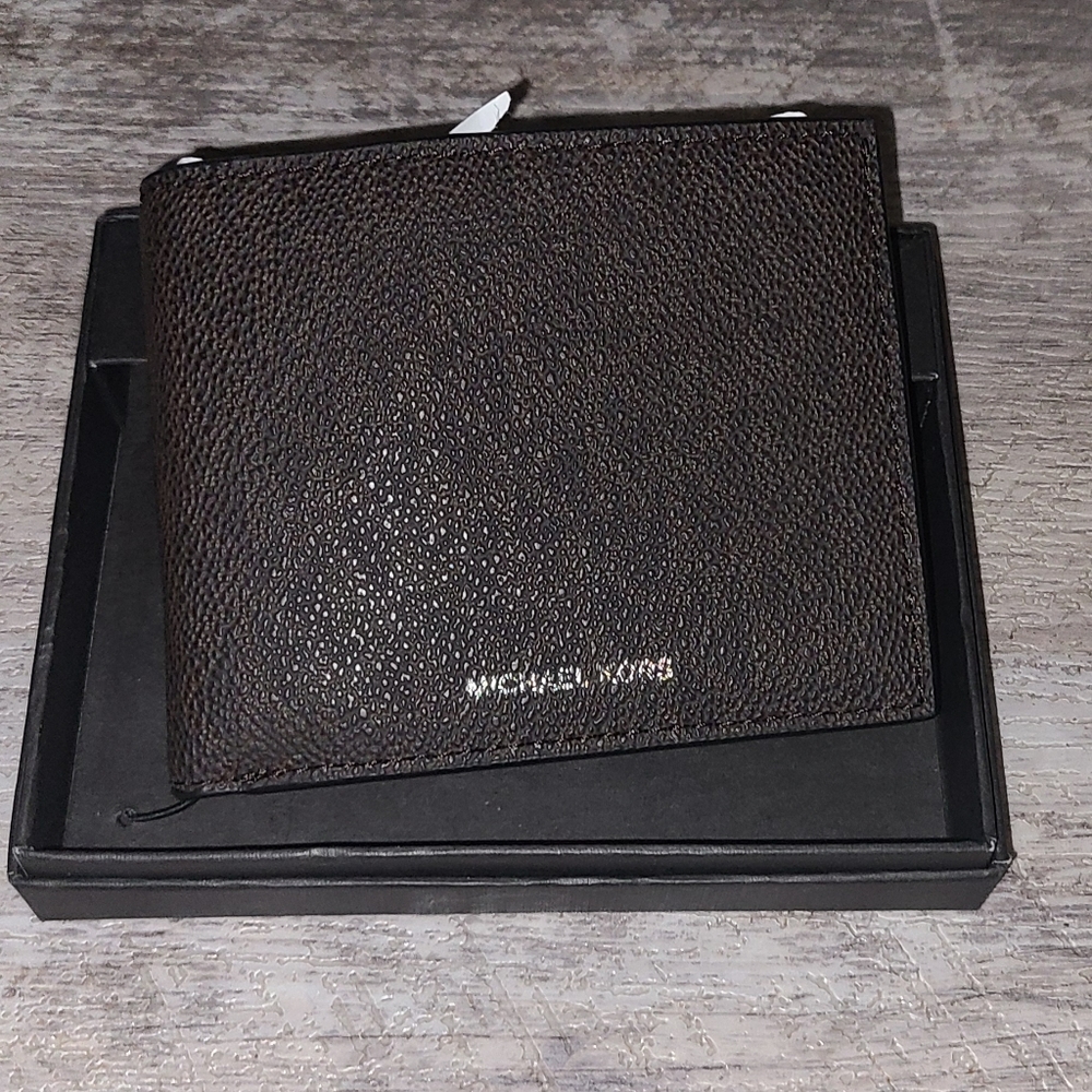 Michael Kors Jet Set Logo Slim Billfold Wallet